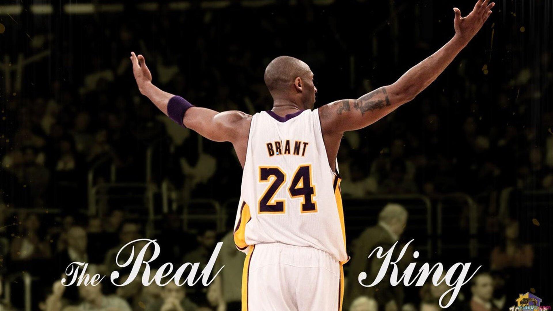 窒息时刻，主力后卫晃开防守，压哨三分引爆全场！现场球迷目睹这个刺激回合后疯狂了