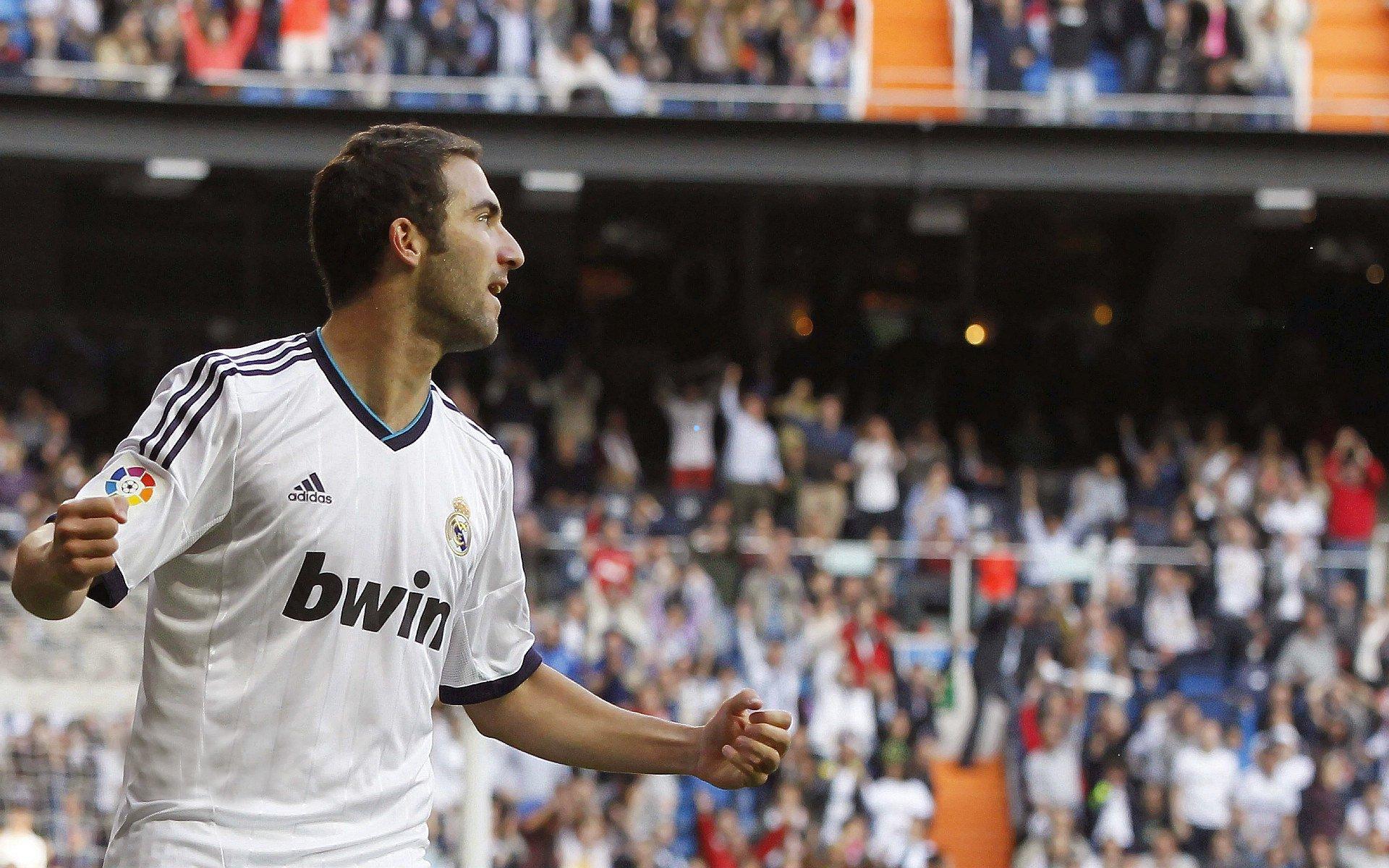 欧冠赛场惊现爆发!伯明翰蓝鸟3-0完胜都灵荣耀,终结两轮不胜尴尬